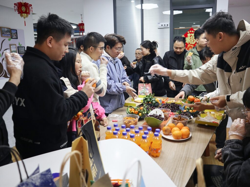 PTI 圣诞奇趣派对：暖意在礼物间流淌（images 13）